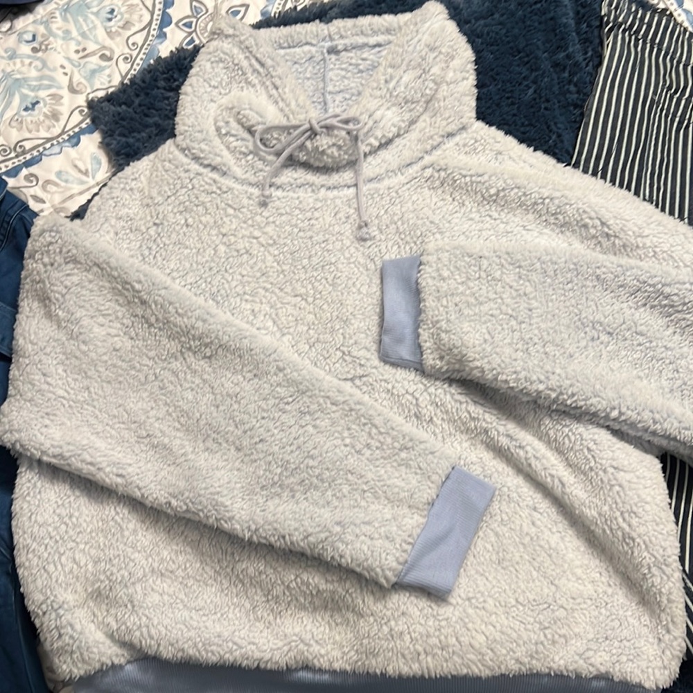 Fuzzy pullover